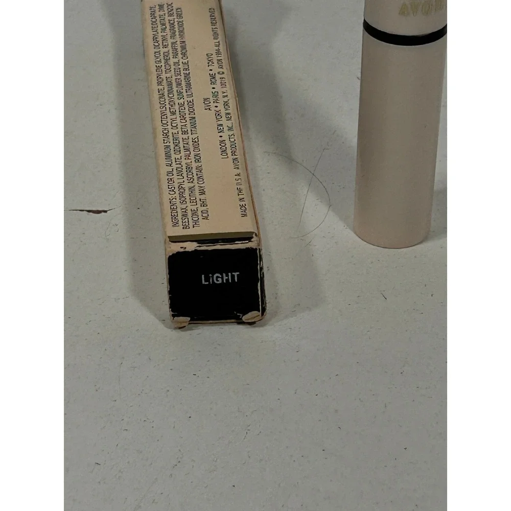 Avon Concealing Stick Light 1.7g Vintage 1994 New in Box 315-50-00